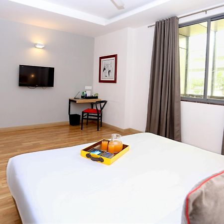 Oyo Townhouse 012 Kaushambi Metro Ghaziabad Hotel Bagian luar foto