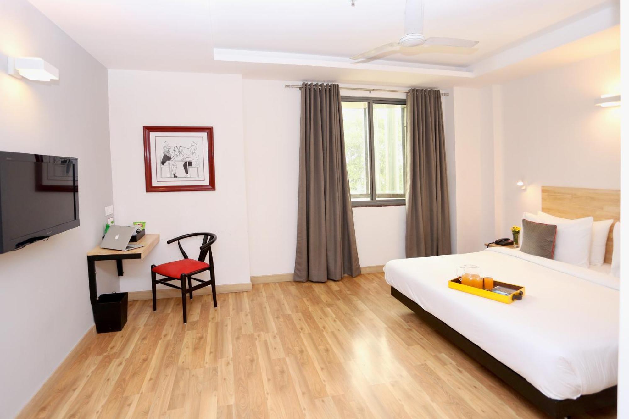 Oyo Townhouse 012 Kaushambi Metro Ghaziabad Hotel Bagian luar foto