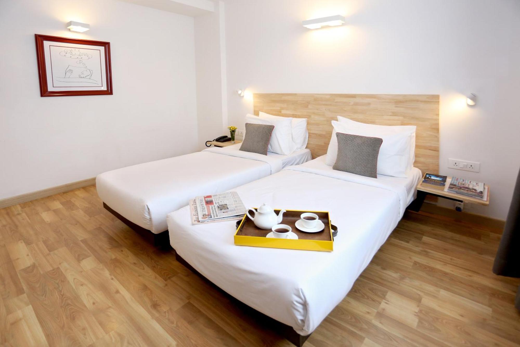 Oyo Townhouse 012 Kaushambi Metro Ghaziabad Hotel Bagian luar foto