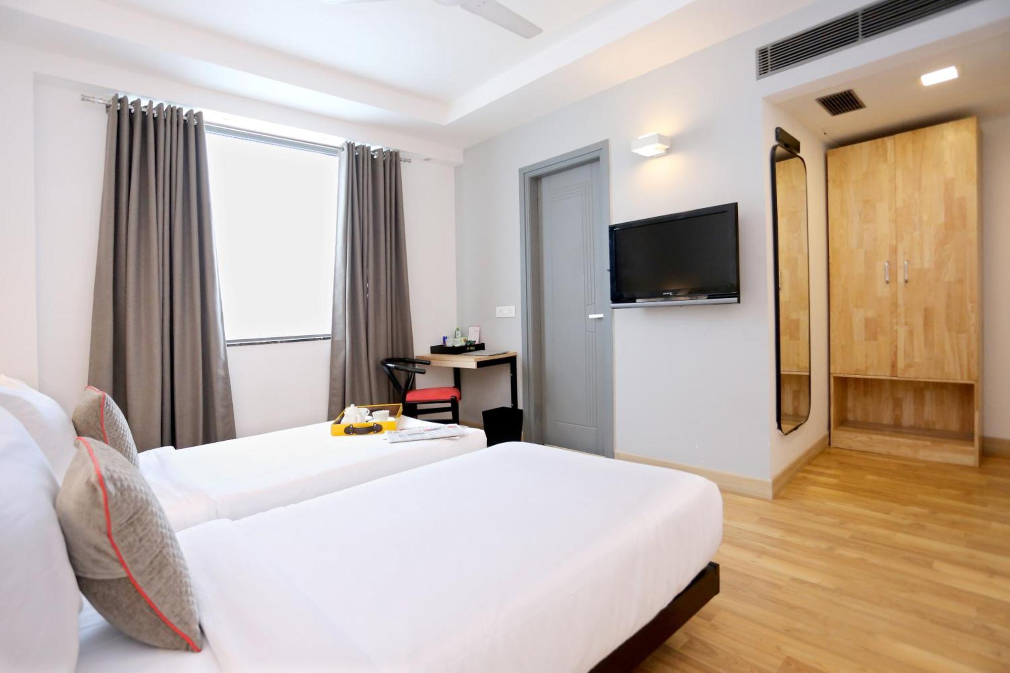 Oyo Townhouse 012 Kaushambi Metro Ghaziabad Hotel Bagian luar foto