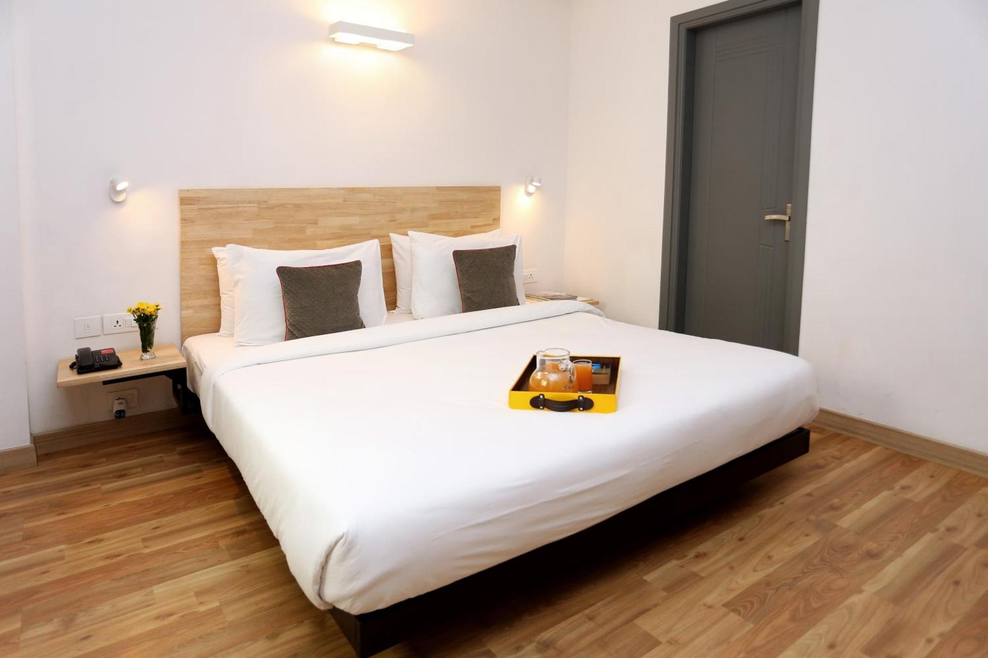 Oyo Townhouse 012 Kaushambi Metro Ghaziabad Hotel Bagian luar foto
