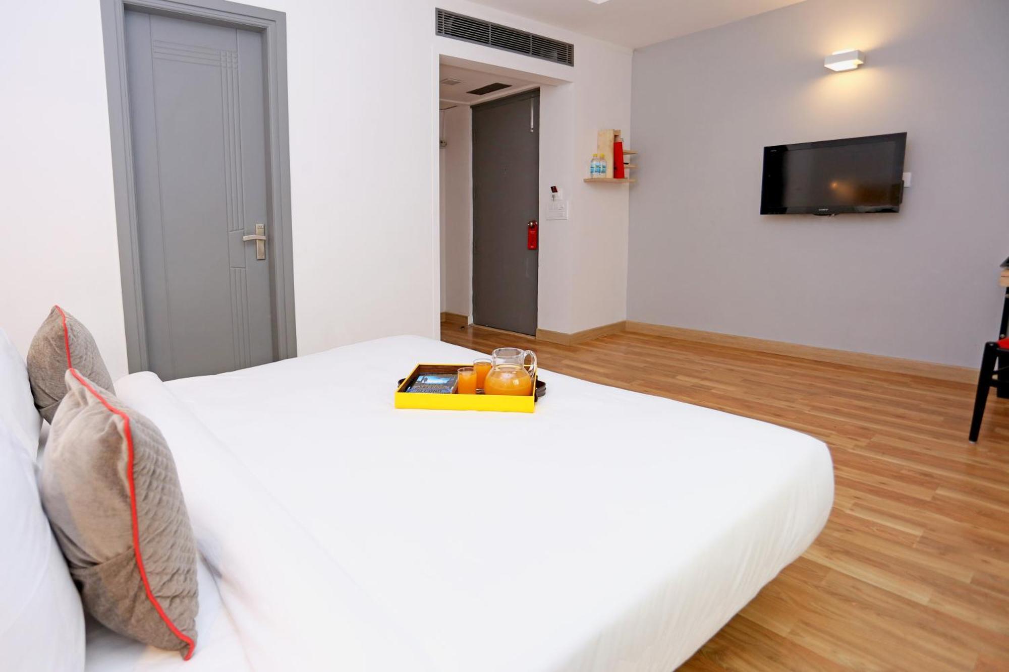 Oyo Townhouse 012 Kaushambi Metro Ghaziabad Hotel Bagian luar foto