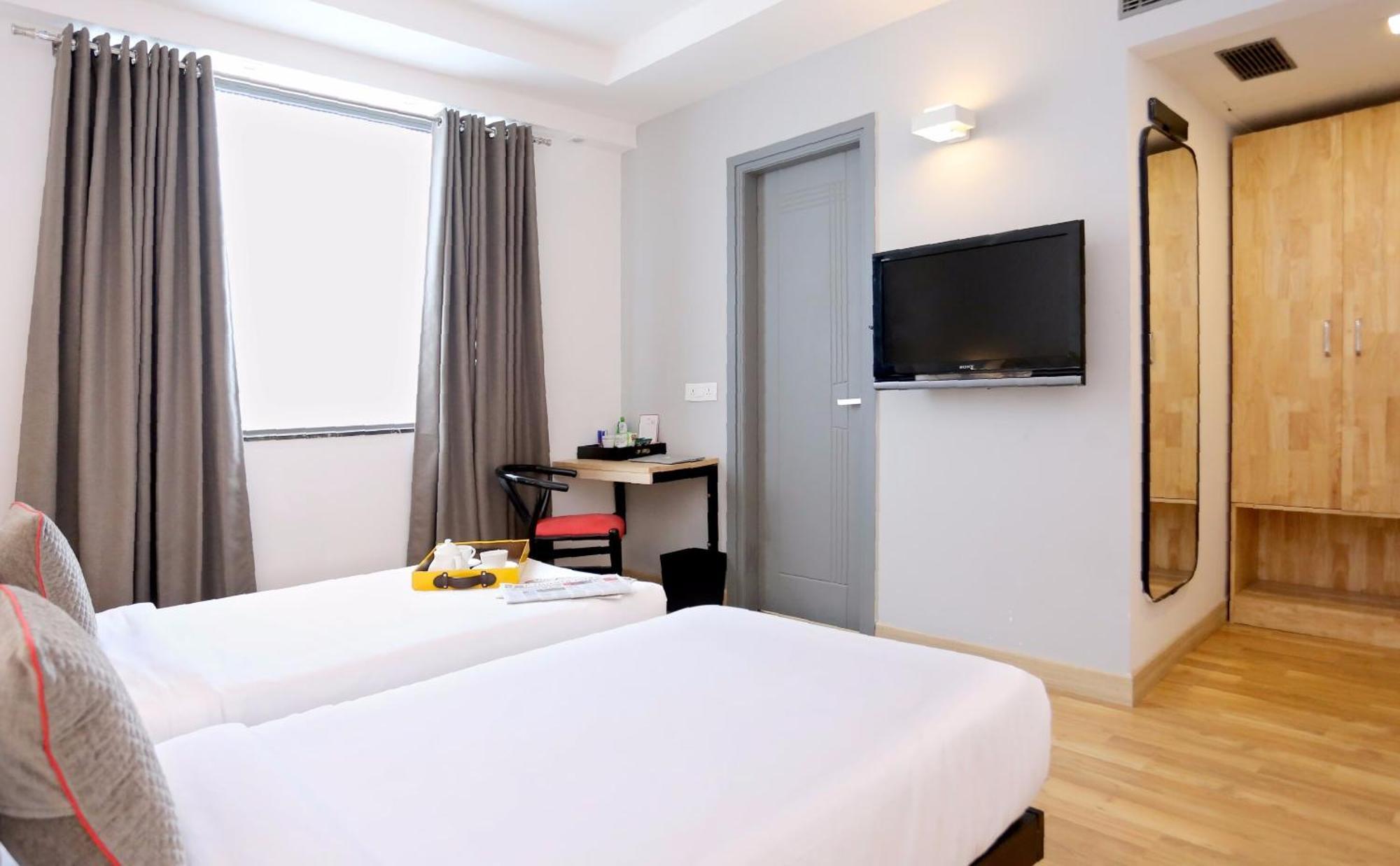Oyo Townhouse 012 Kaushambi Metro Ghaziabad Hotel Bagian luar foto