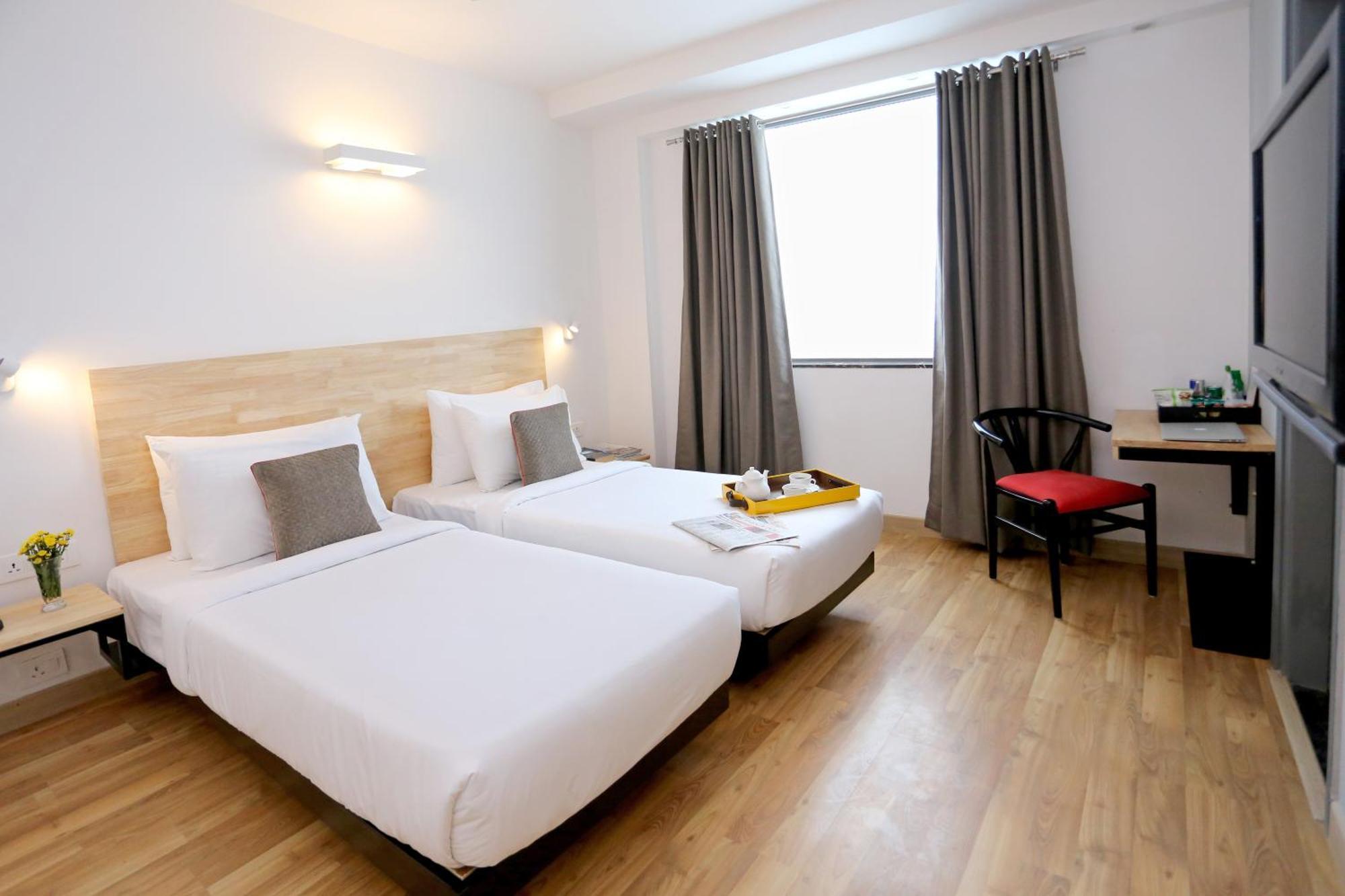 Oyo Townhouse 012 Kaushambi Metro Ghaziabad Hotel Bagian luar foto