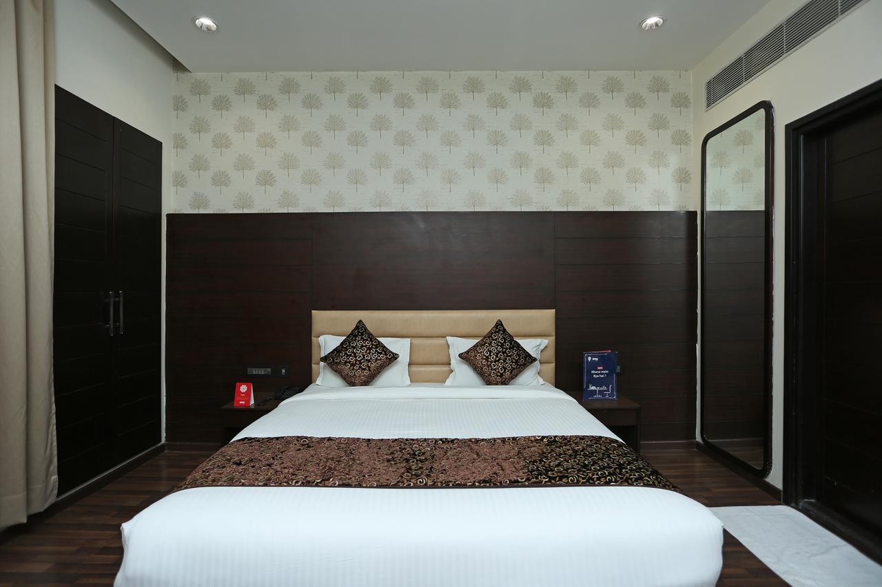 Oyo Townhouse 012 Kaushambi Metro Ghaziabad Hotel Bagian luar foto